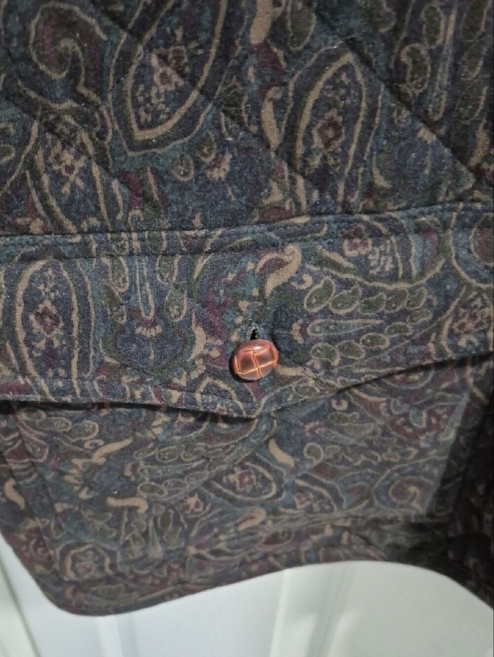 Jones Wear Quilted Paisley Puffer Jacket in Navy with Subtle Multicolor Accents - Picture 4 of 7